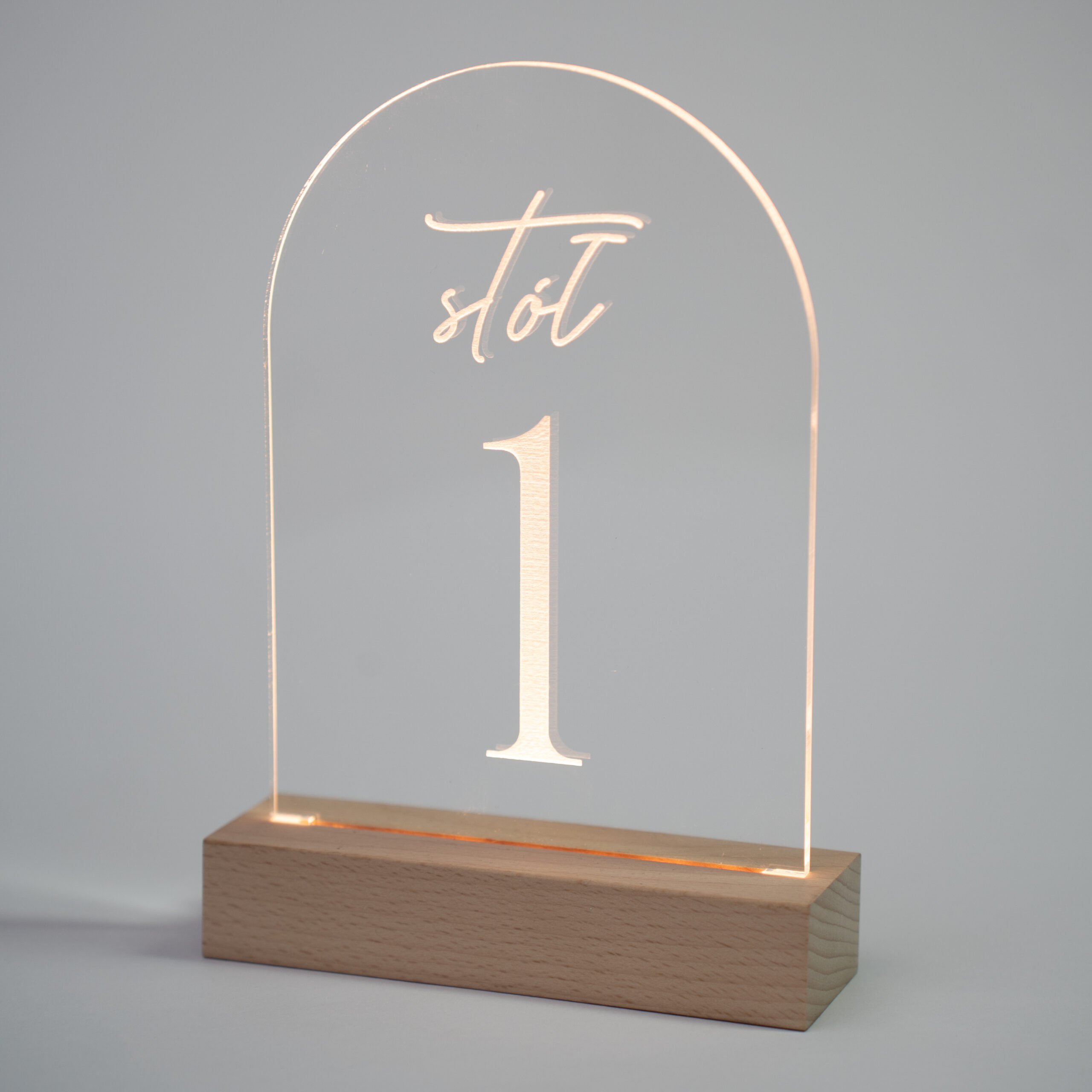 Numery stojące na stół weselny podświetlane